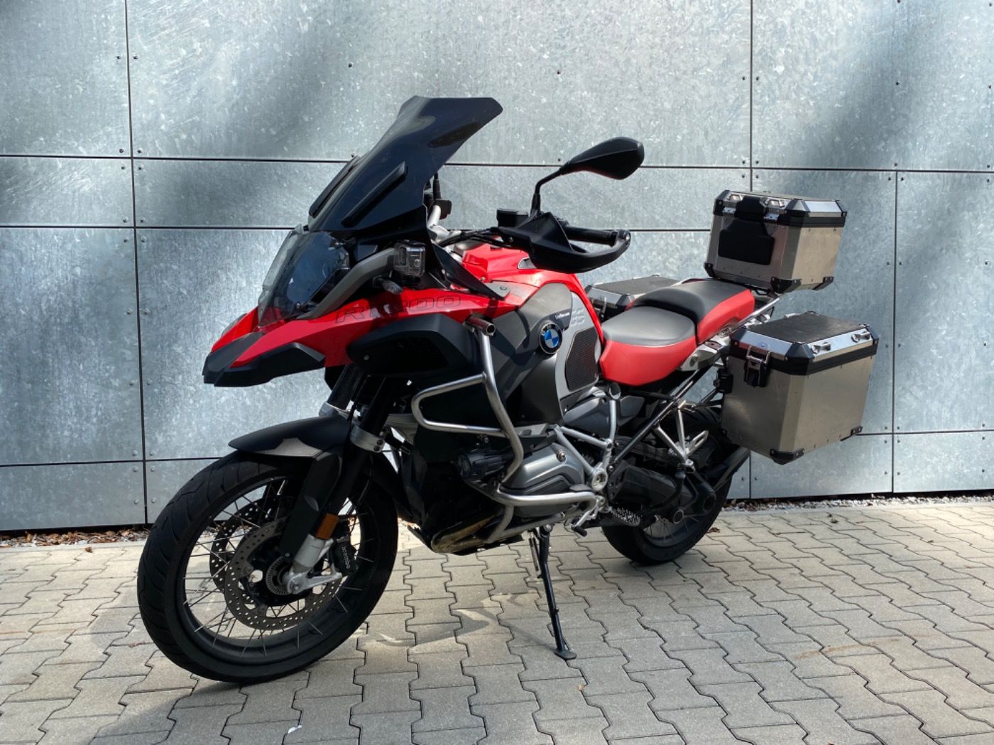 Fahrzeugabbildung BMW R 1200 GS Adventure 3 Pakete Connectivity Seiten