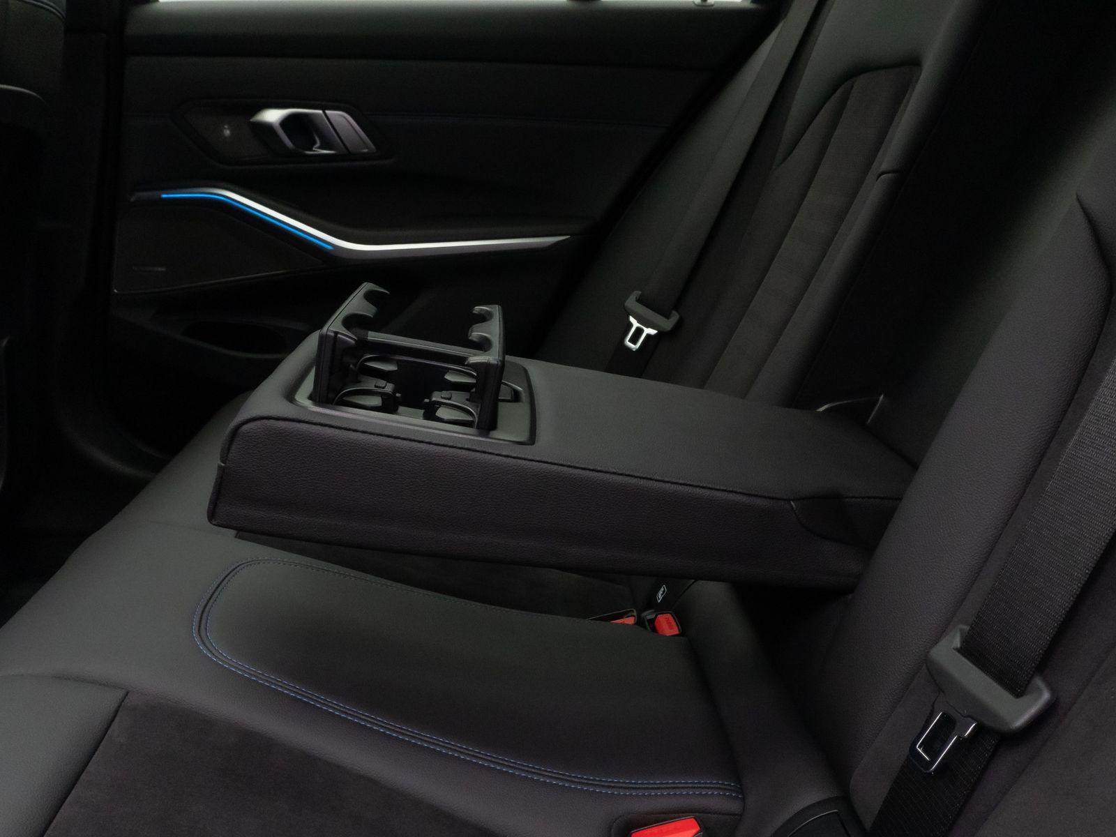 Fahrzeugabbildung BMW M340d Panorama Kamera HUD DAB H/K AHK Komfort