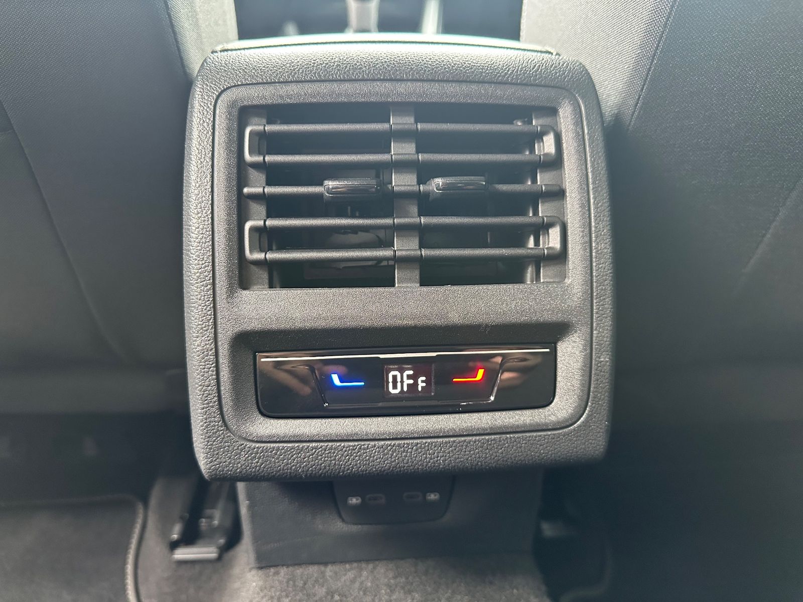 Fahrzeugabbildung Volkswagen Golf 1.5 TSI DSG MOVE NAV+LED+GJR+ACC+SHZ+1HD