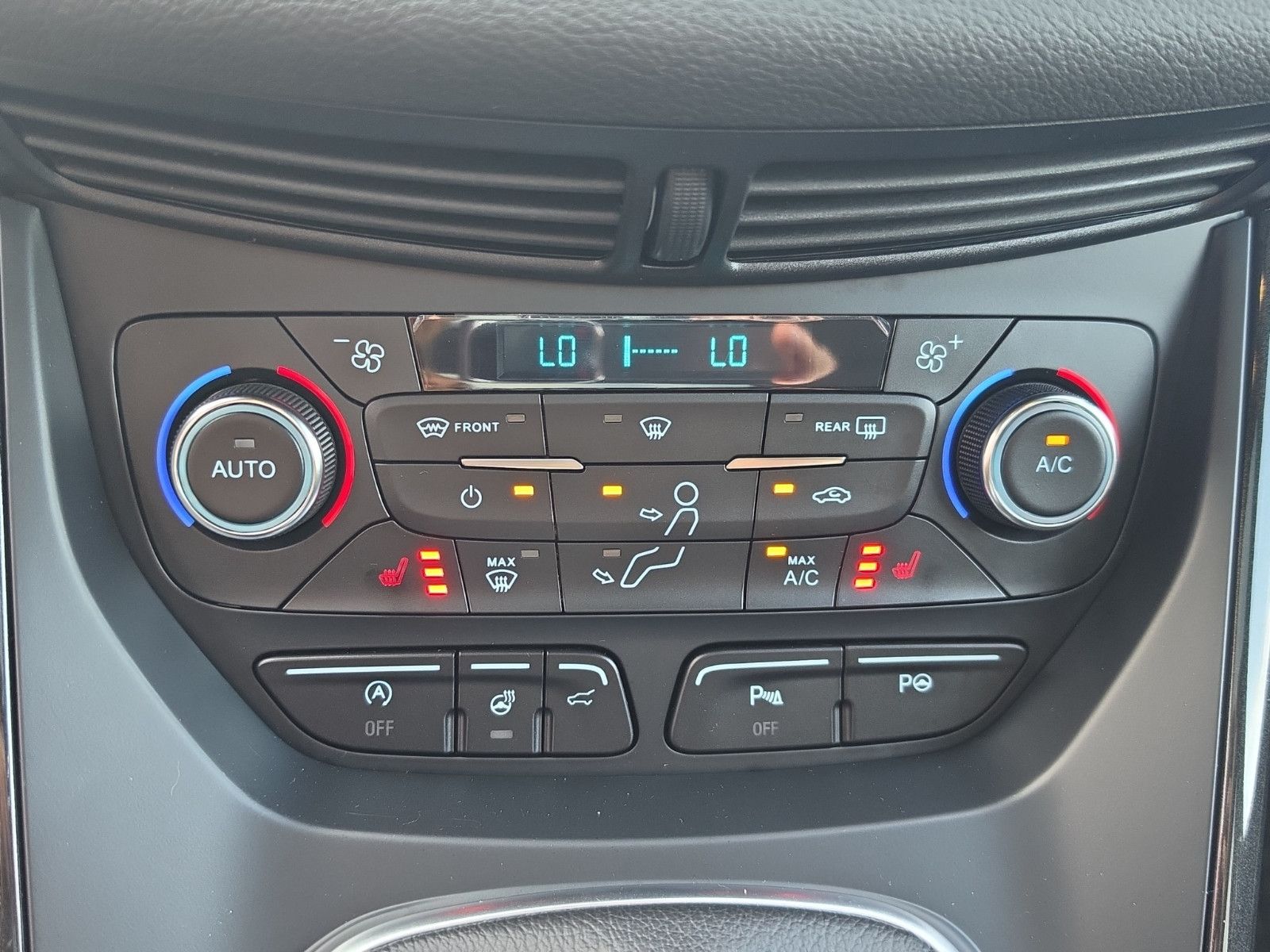 Fahrzeugabbildung Ford Kuga ST-Line Panorama-Dach Kamera Alcantara AHK