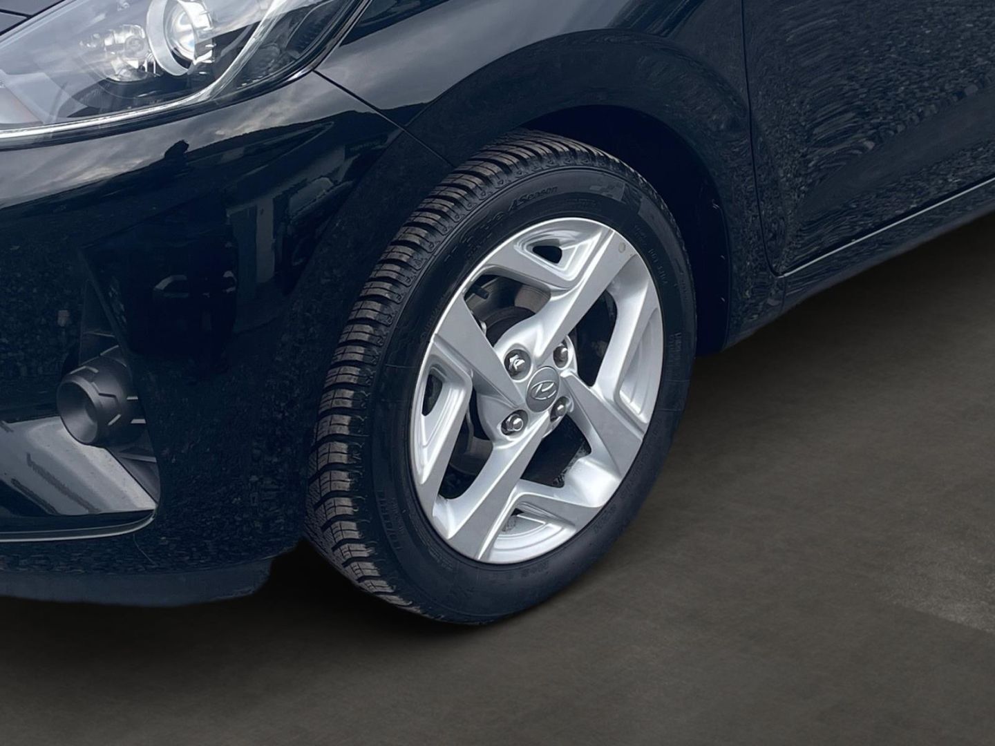 Fahrzeugabbildung Hyundai i10 1.0 Benzin Navigation Kamera Sitzheizung All