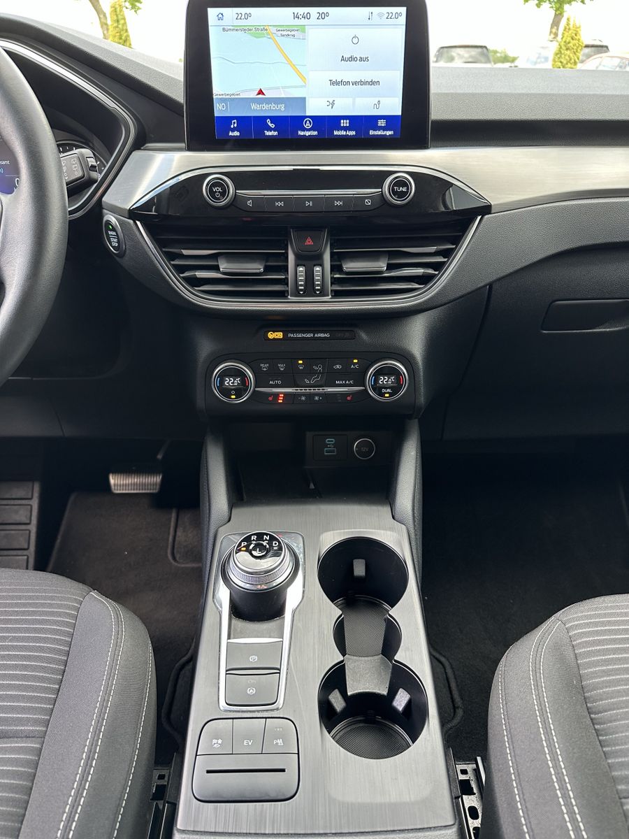 Fahrzeugabbildung Ford Kuga 2.5 Plug-In Hybrid Titanium NAV+DAB+CARPLAY