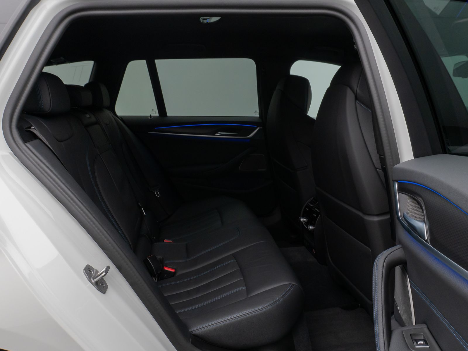 Fahrzeugabbildung BMW 540d xD M Sport Kamera DAB H/K AHK Alarm 20Zoll