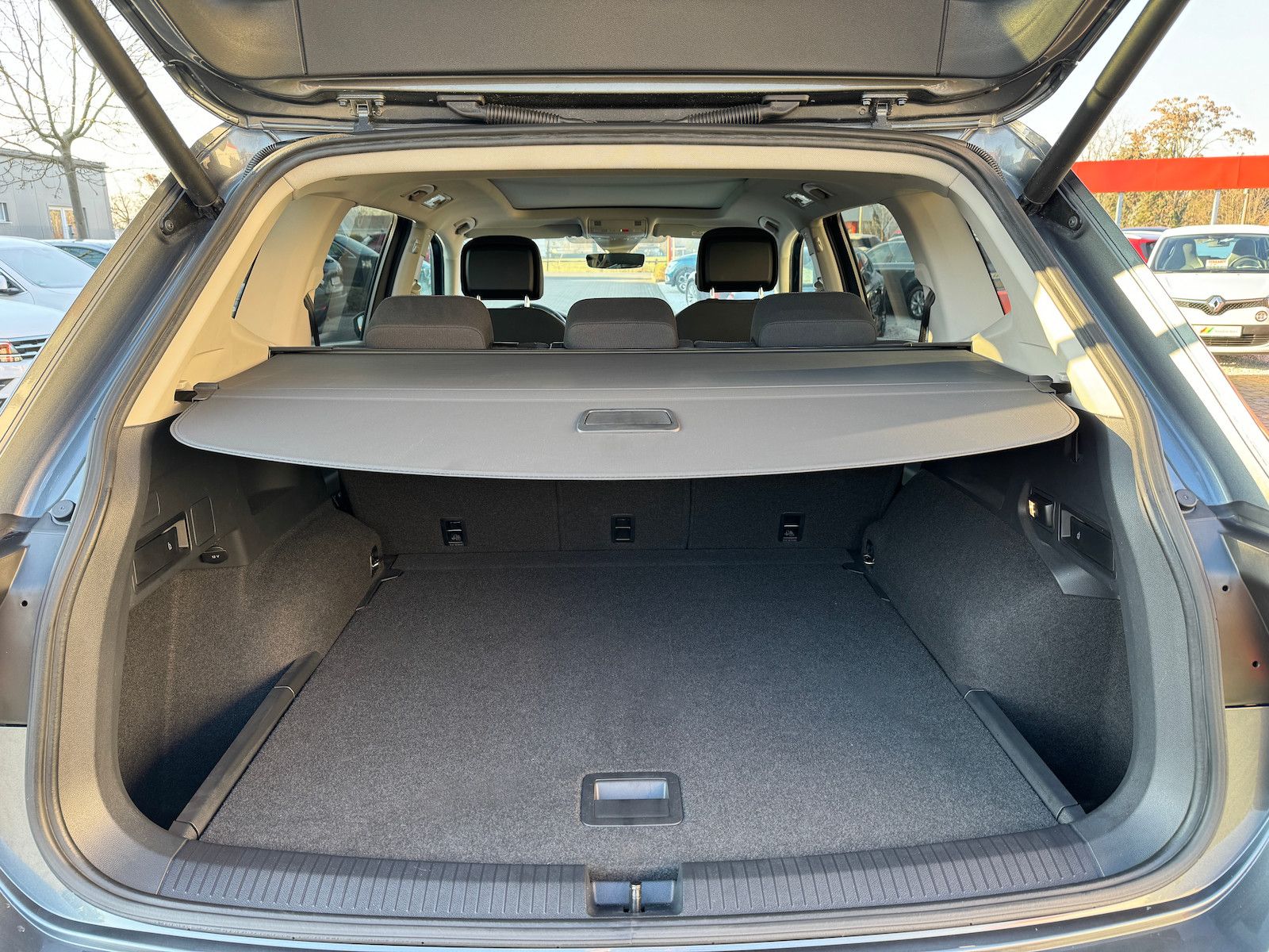 Fahrzeugabbildung Volkswagen Tiguan Allspace Highline 4M DSG /LED/Navi/Pano