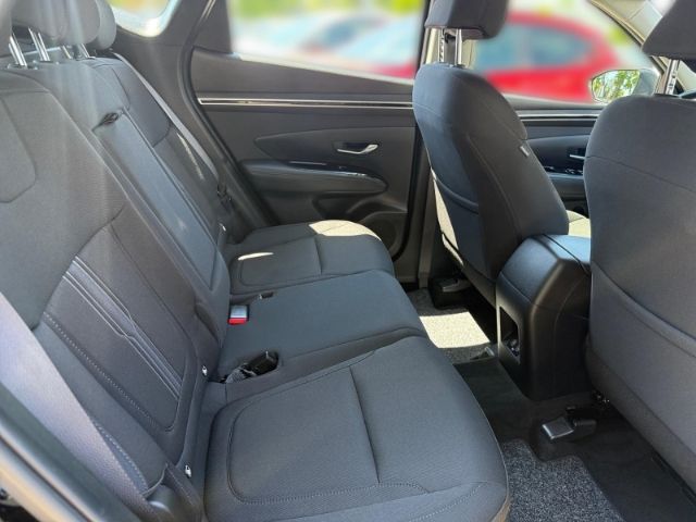 Fahrzeugabbildung Hyundai Tucson Select 2WD +KLIMA+PDC+NAVI+SHZ+RFK+UVM+