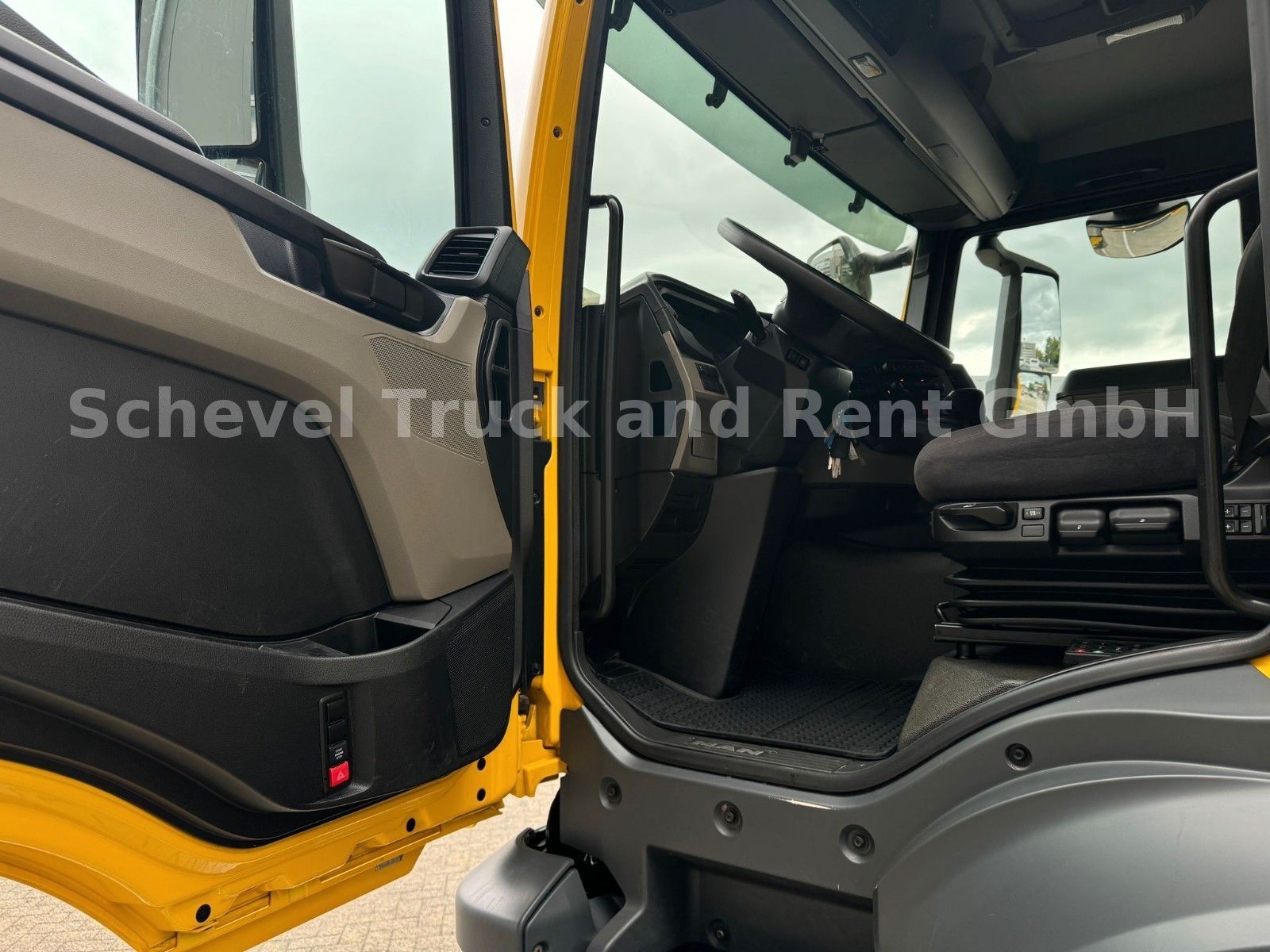 Fahrzeugabbildung MAN TGS 26.430 6x2-4 Pritsche mit FASSI F235