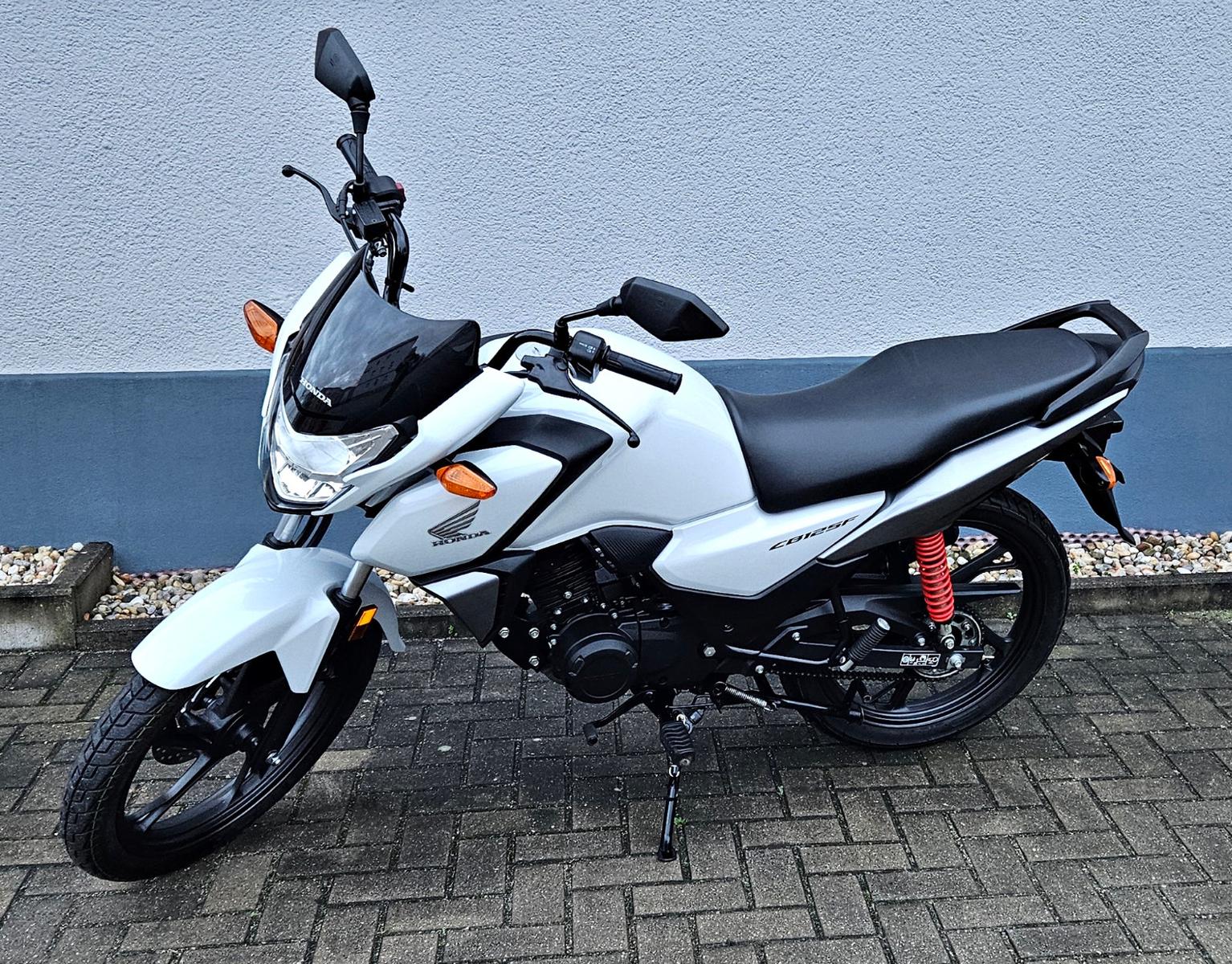 Honda CB 125 F  mit 4570 Km