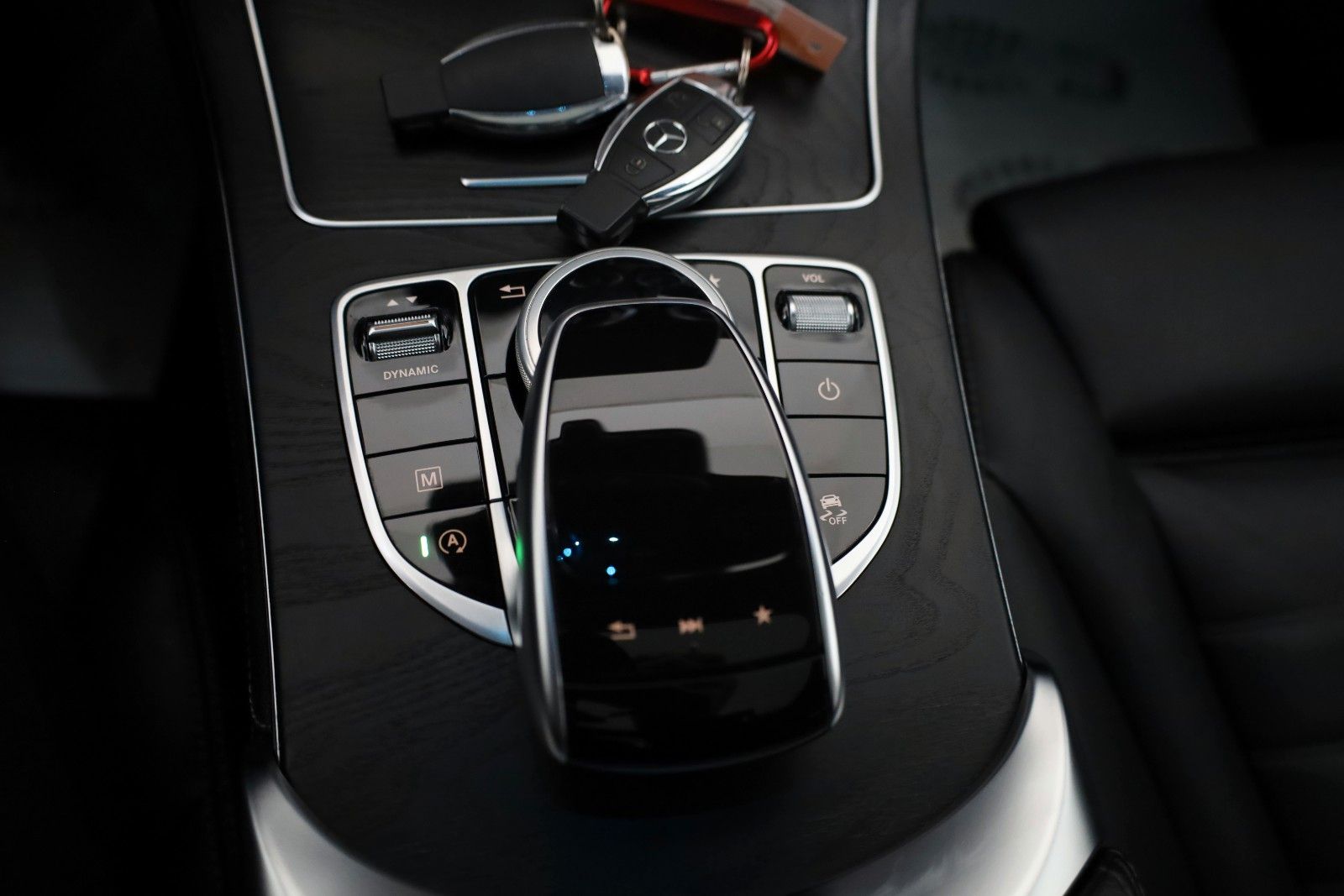 Fahrzeugabbildung Mercedes-Benz GLC 250d 4M AMG Int. Leder,Navi,LED,Panorama,+WR