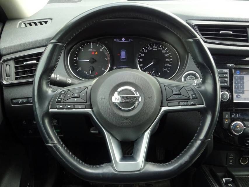 Fahrzeugabbildung Nissan X-Trail 2,0 dCi  Automatik  Tekna 4*4 AHK