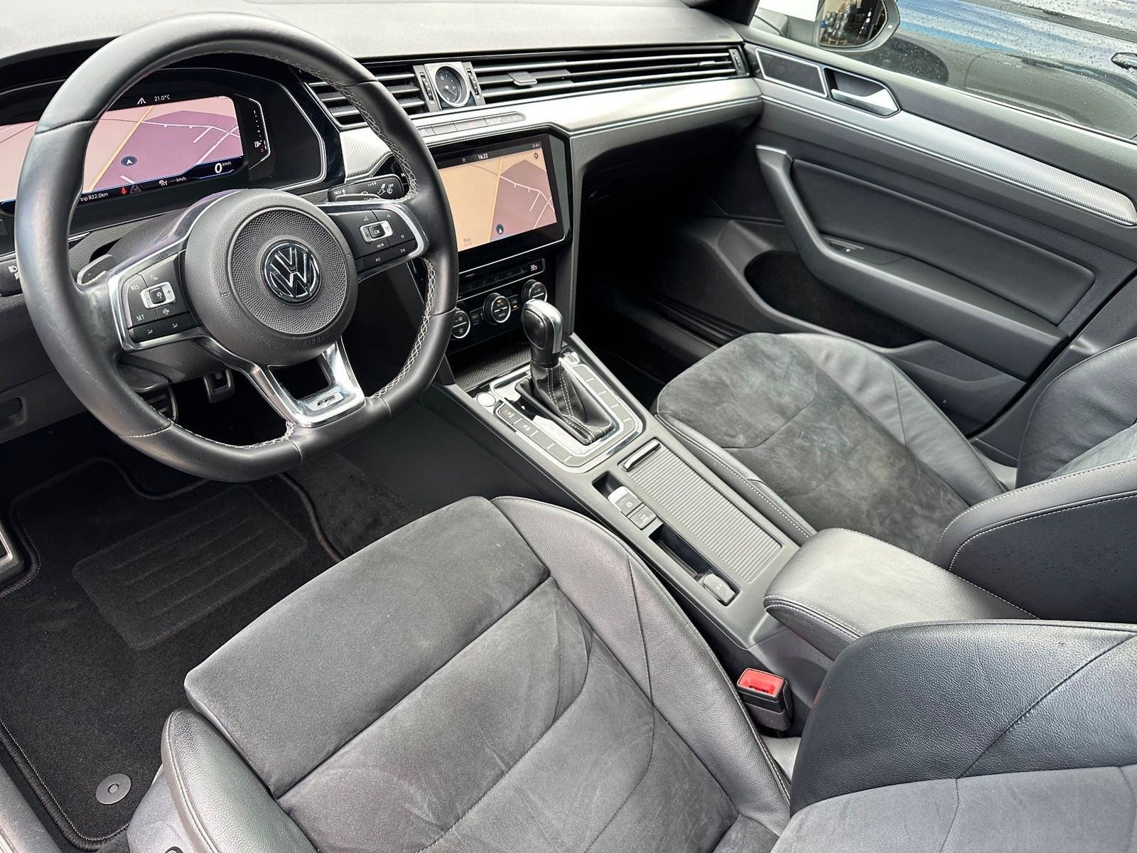 Fahrzeugabbildung Volkswagen Arteon 2.0 TSI DSG R-Line NAV+LED+PANO+360°+ACC
