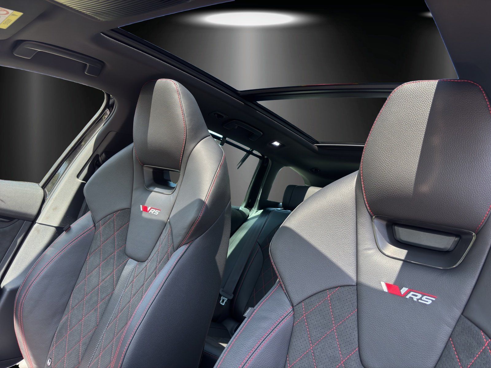 Fahrzeugabbildung SKODA Octavia Combi RS 2,0 TSI 195 kW DSG