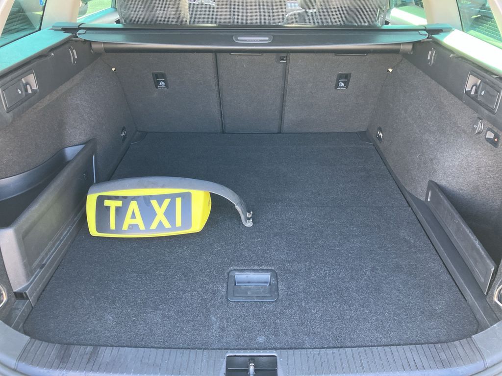 VW Passat Variant 2.0 TDI Business Taxi DSG LED AHK VW Passat Variant 2.0 TDI Business Taxi DSG LED AHK