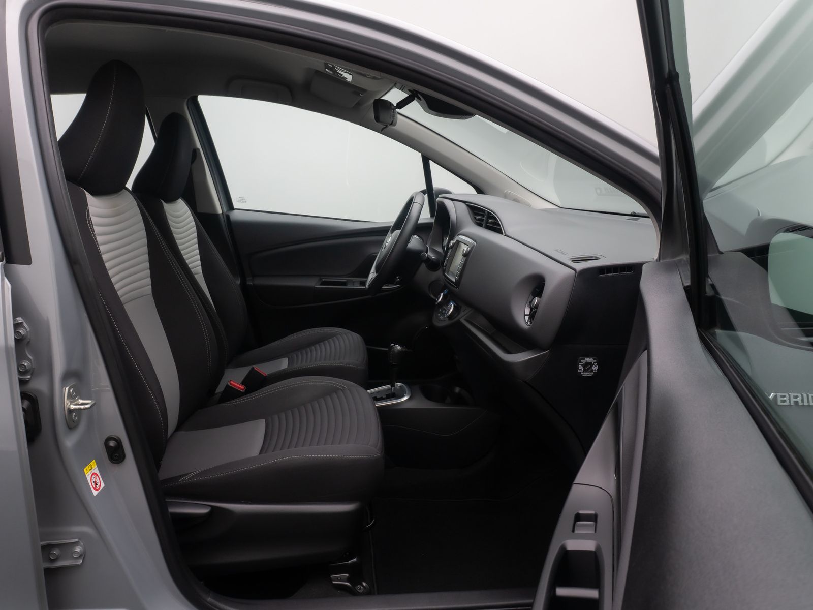 Fahrzeugabbildung Toyota Yaris Hybrid Basis Tempomat Touch KlimaAt HAC LM