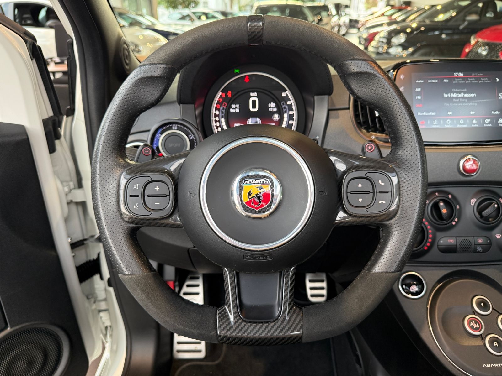 Fahrzeugabbildung Abarth 695C SABELT BREMBO RED-Paket CarPlay