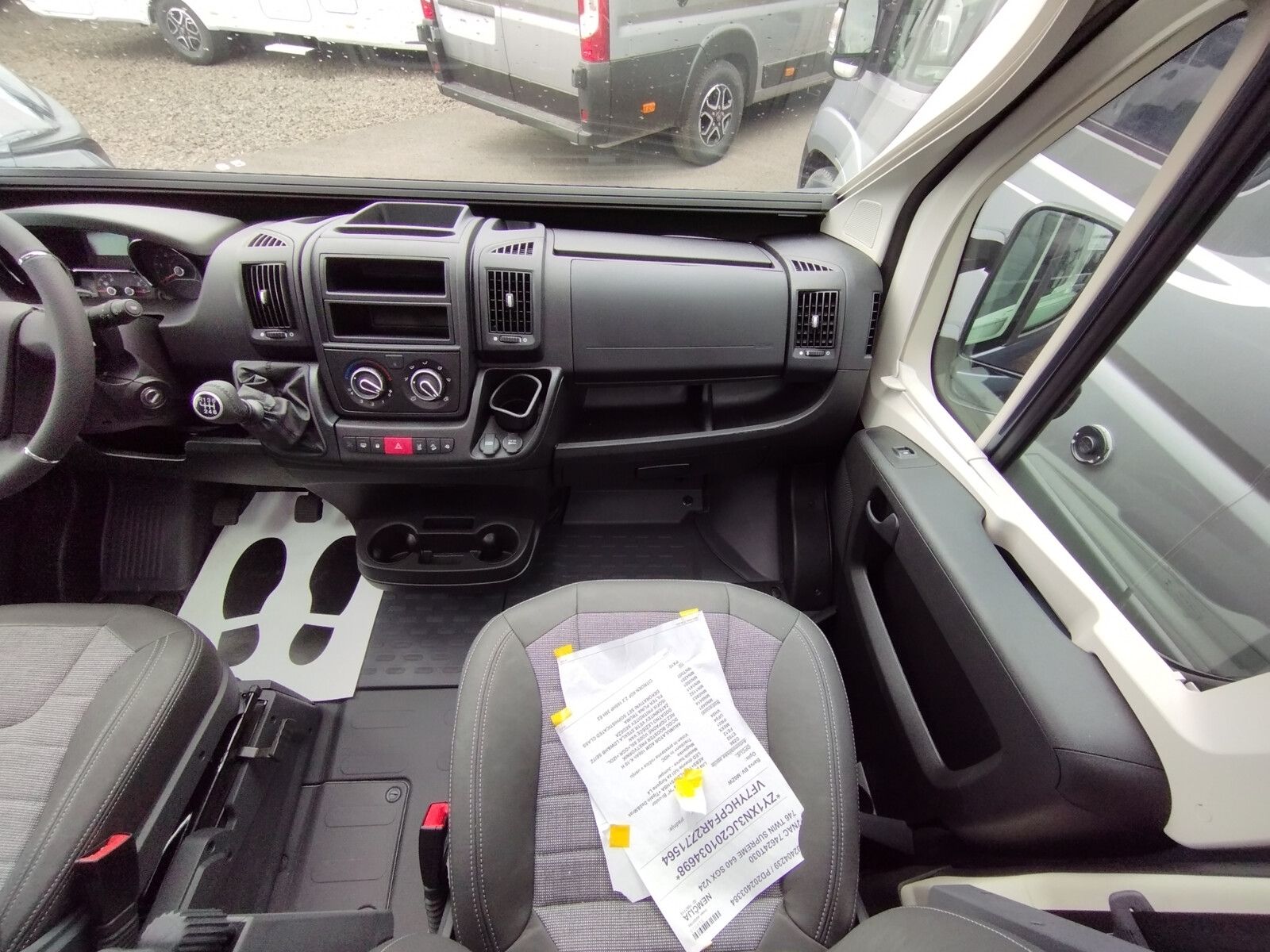 Fahrzeugabbildung Adria Twin Supreme 640 SGX Frühjahrsaktion 10%Rabatt