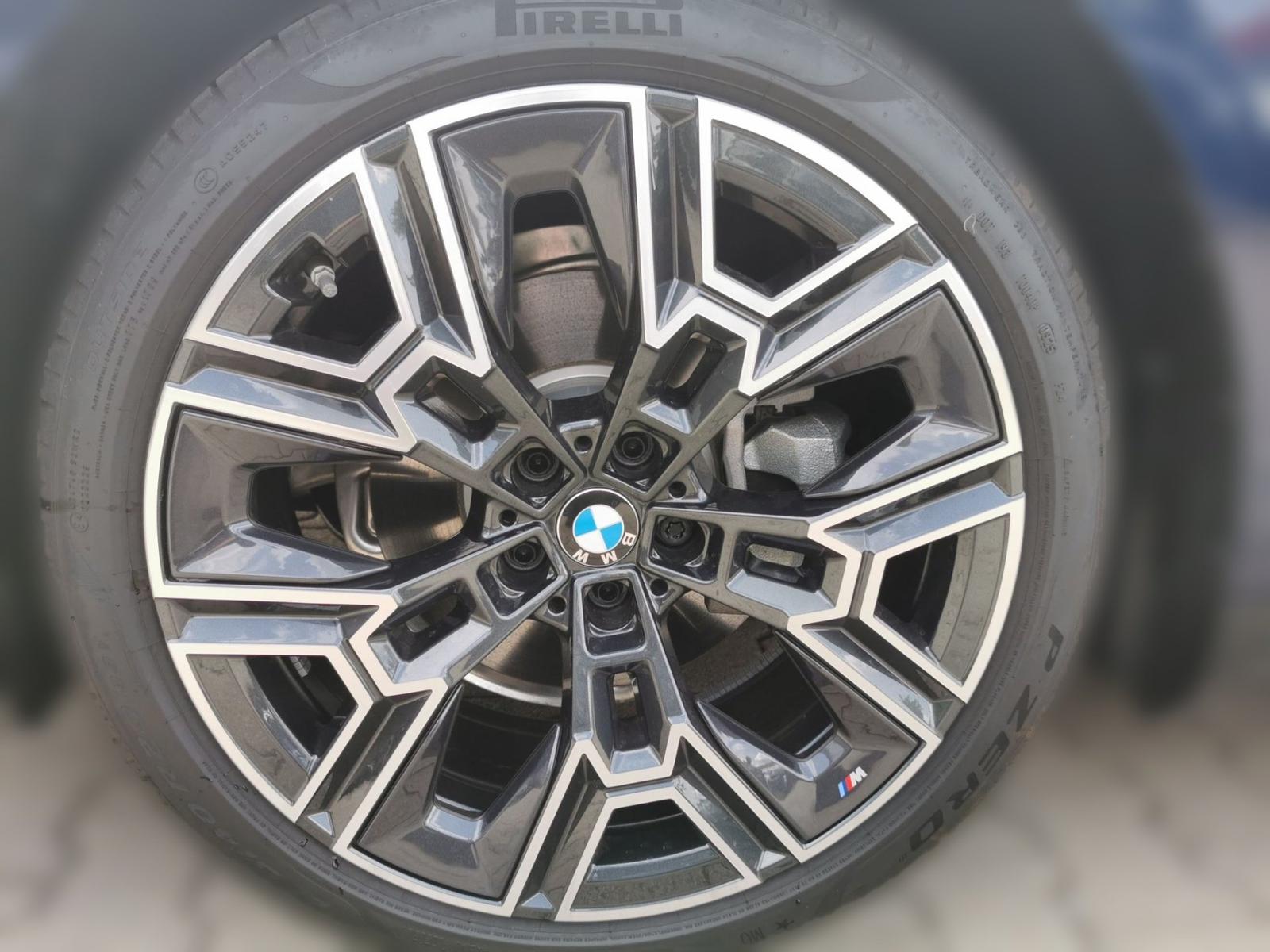 BMW 530e xDrive Touring M SPORT INDIVI TANSANITBLAU