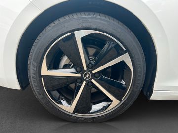 Fotografie 12 des Opel Astra L Lim GS Automatik Alcantara Schiebedach