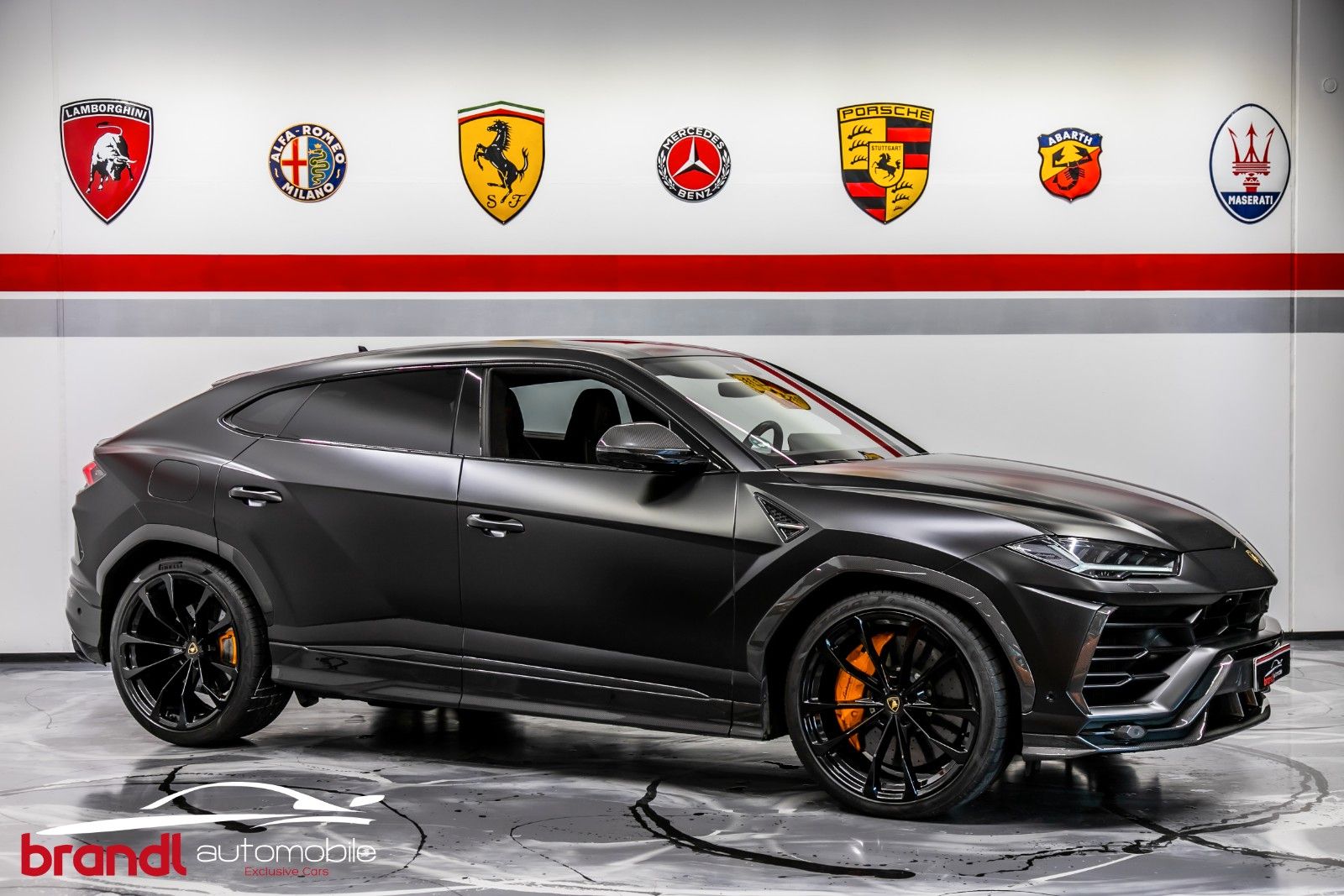 LAMBORGHINI Urus