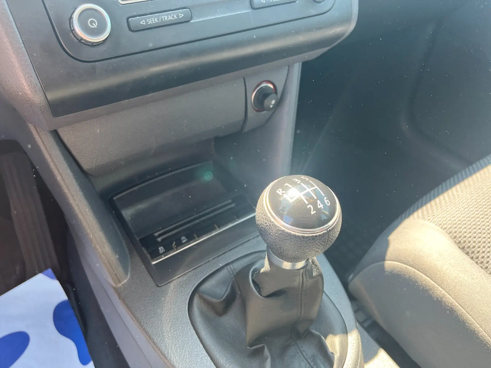 Volkswagen Touran 2011 — photo 18