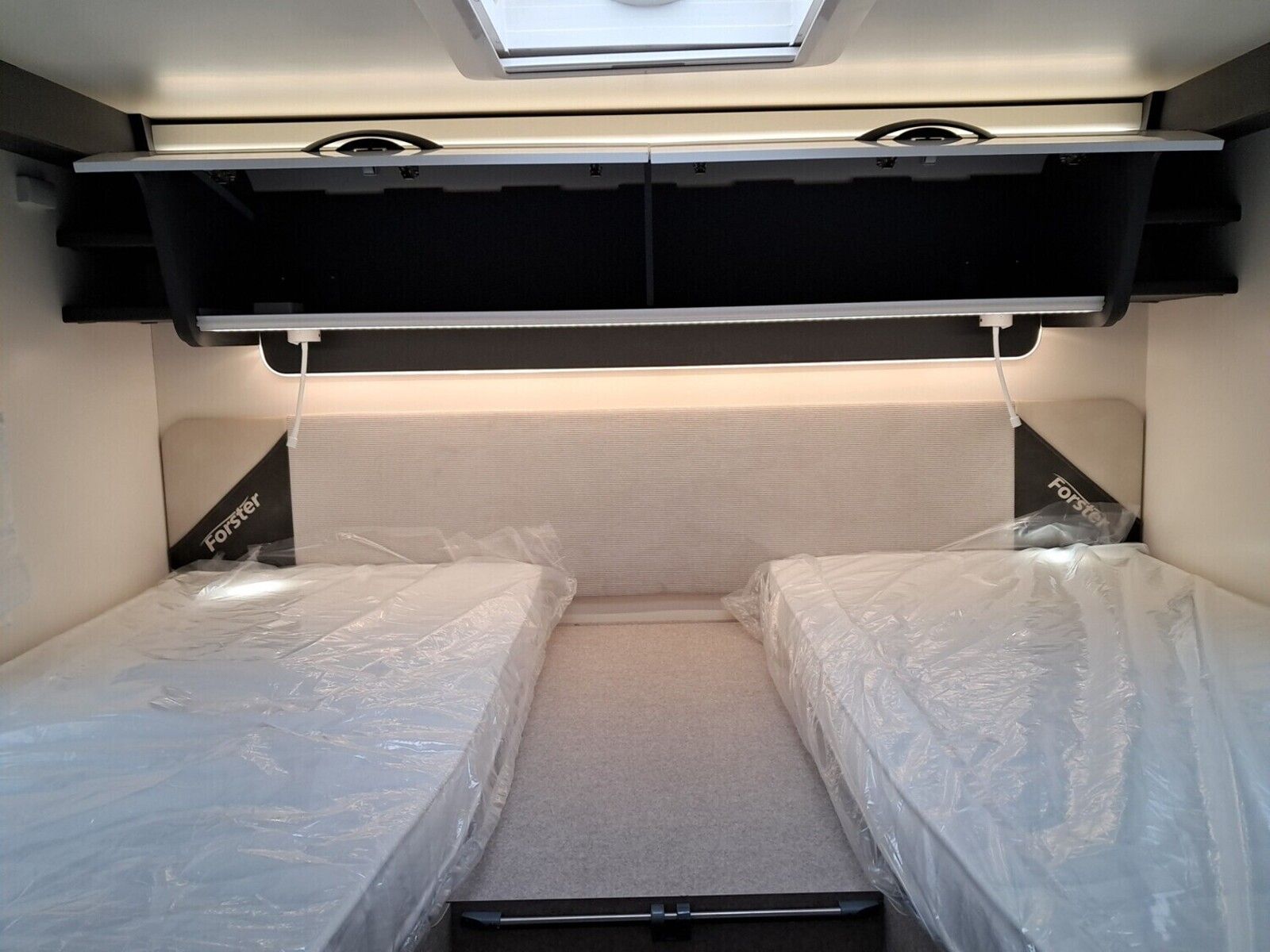 Fahrzeugabbildung Forster T F745 EB LTE,Solar,Markise,Hubbett