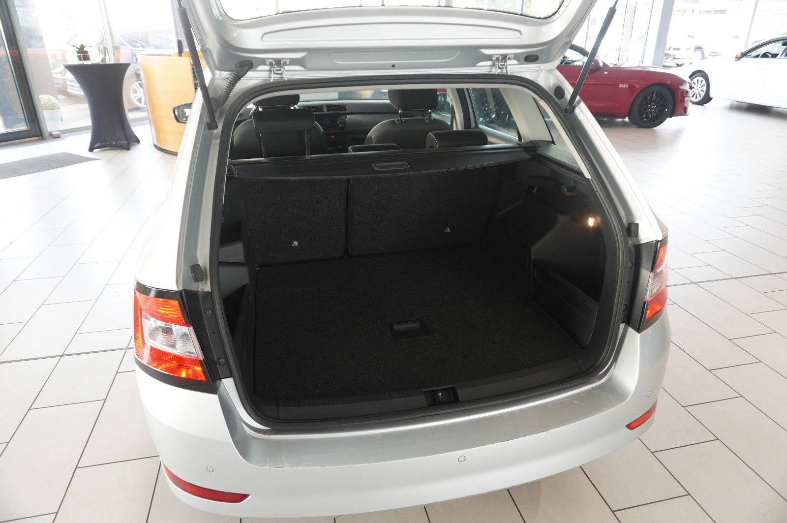 Fahrzeugabbildung SKODA Fabia Combi 1.0 TSI STYLE NAVI/LED/SHZ/PDC/TEMP.