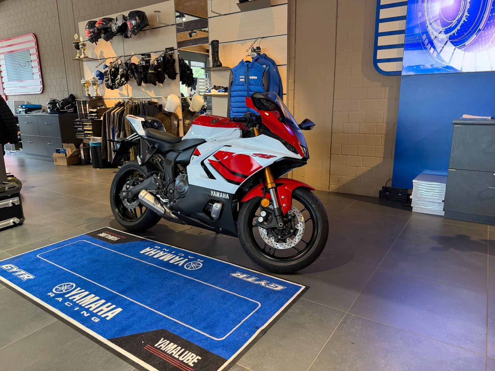 Fahrzeugabbildung Yamaha YZF-R7 Herbst Deals