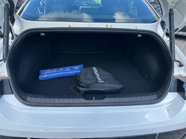 Fahrzeugabbildung Hyundai IONIQ 6 Basis Elektro Navi Digitales Cockpit LED