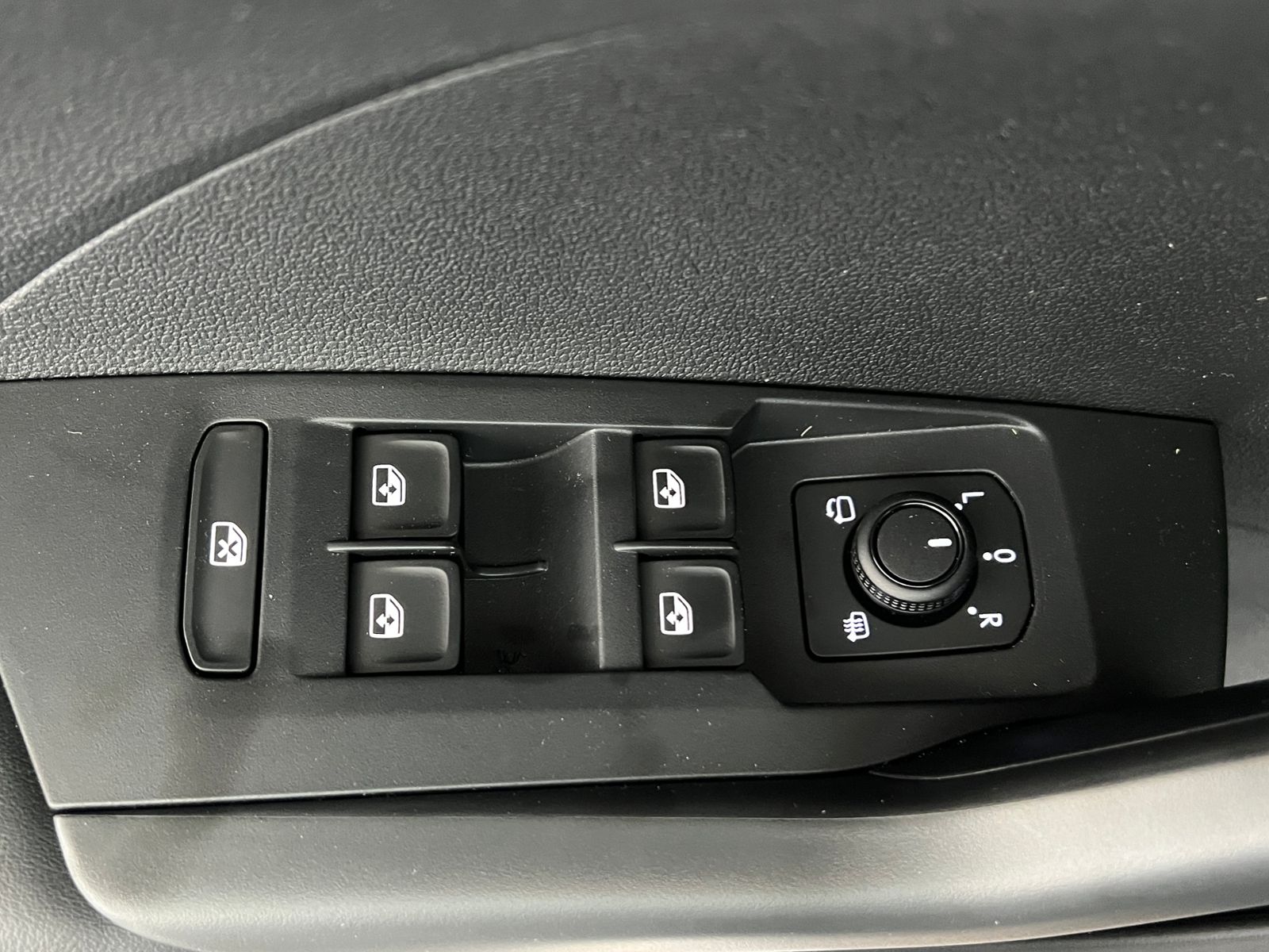 Fahrzeugabbildung Volkswagen T-Cross Life 1.0 TSI DSG *LED, App-Connect, 17"-