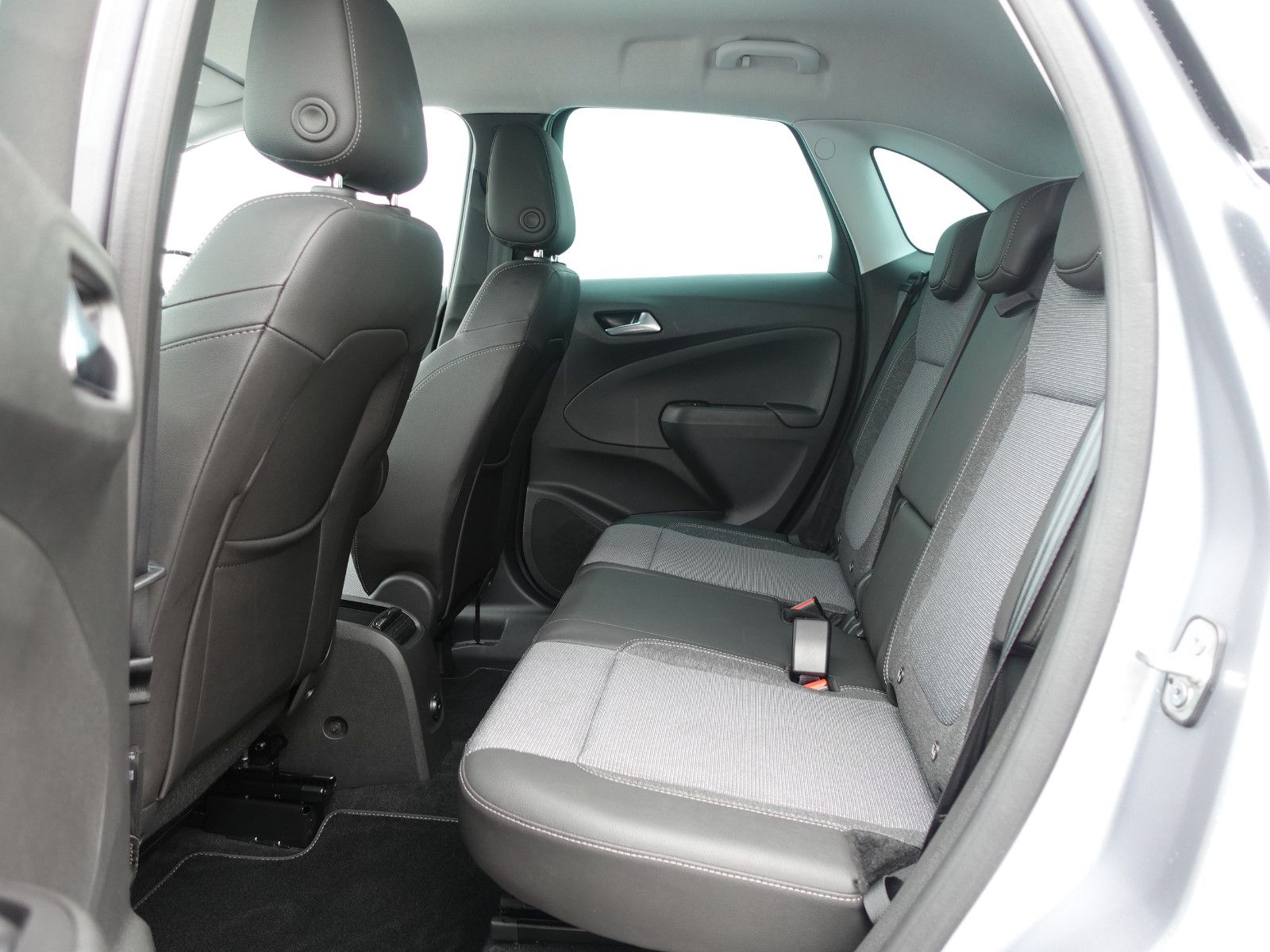 Fahrzeugabbildung Opel Crossland Elegance 1.2T,Navi,AHK,Kamera,Sitzhzg