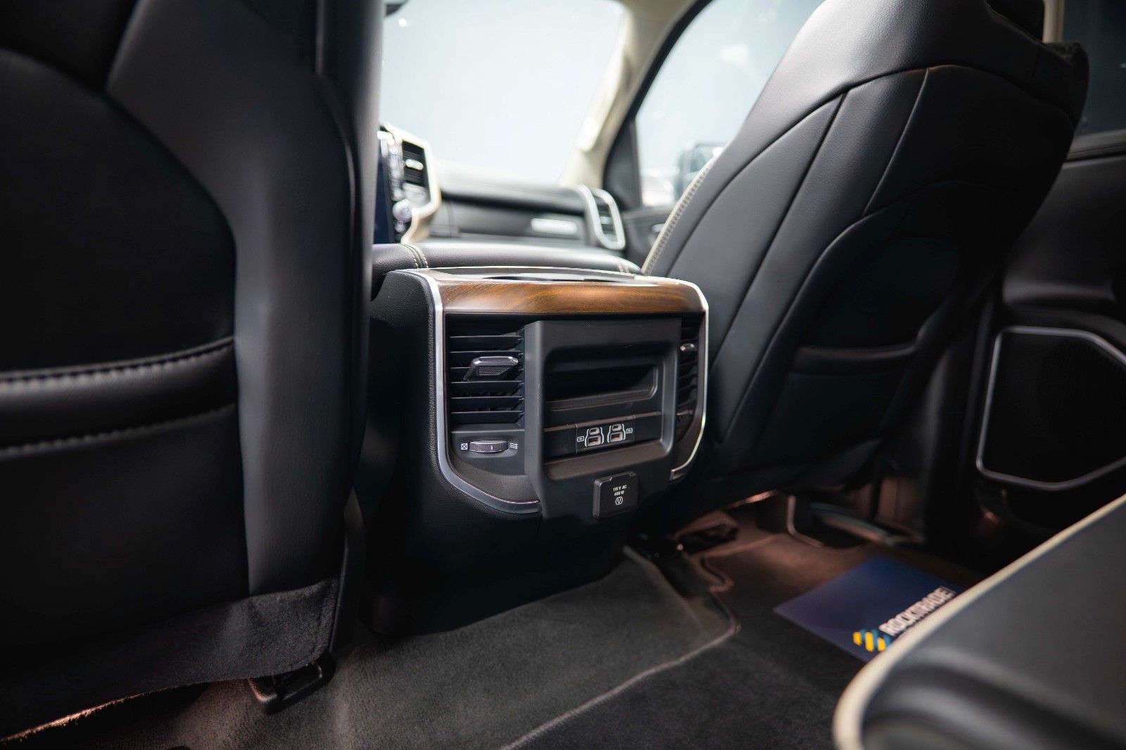 Fahrzeugabbildung Dodge RAM 5.7 V8 HEMI 4x4 LARAMIE PUNISHER *Pano*LED*