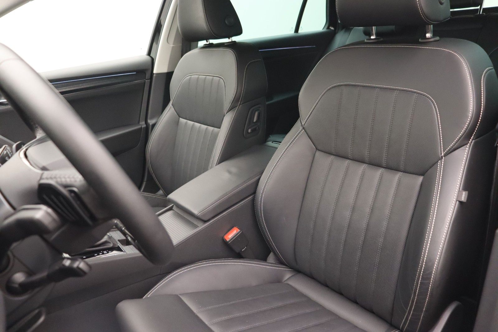 Fahrzeugabbildung SKODA Superb Combi 2.0 TDI Premium Edition Standheiz.