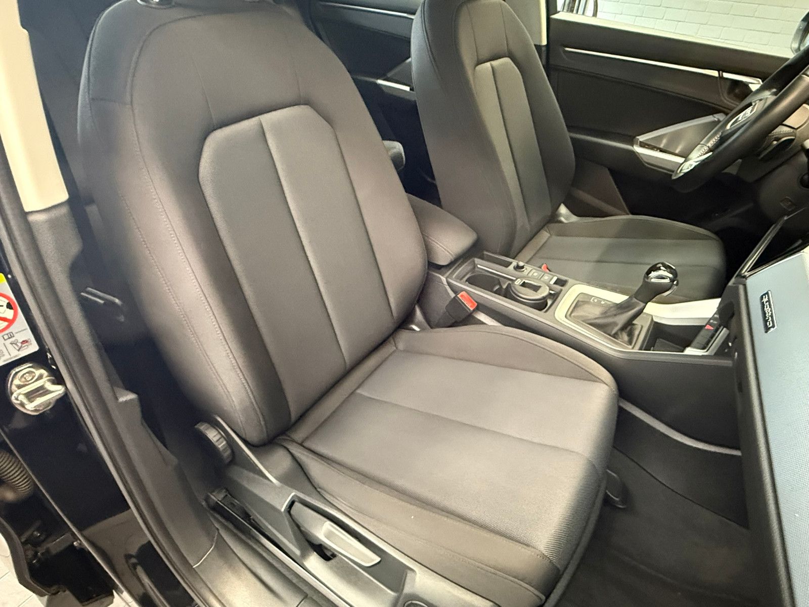 Fahrzeugabbildung Audi Q3 40 TFSI quattro advanced NAVI KLIMAAUTO PDC