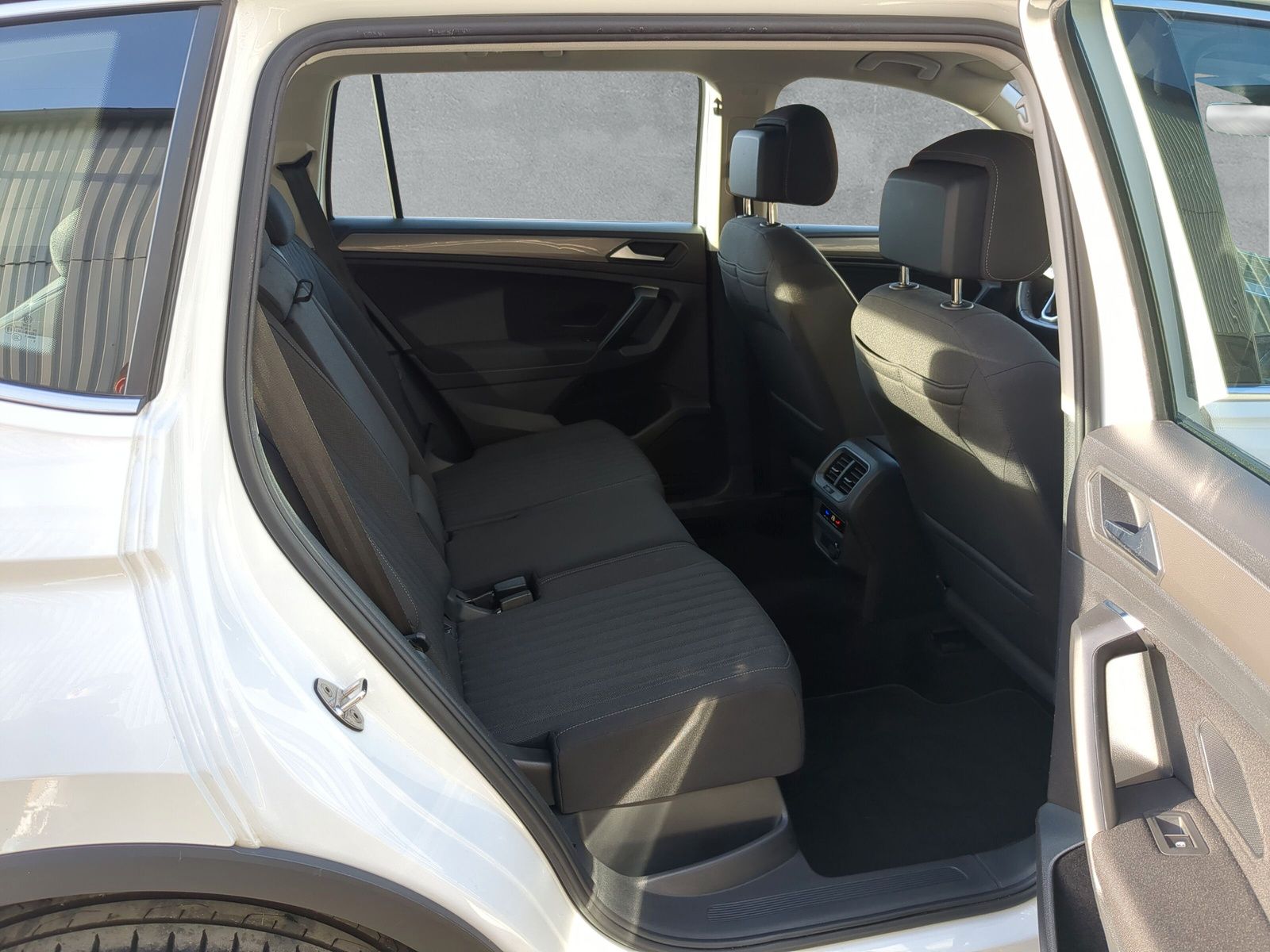 Fahrzeugabbildung Volkswagen Tiguan Allspace 2.0 TDI Life AHK AppConnect el.