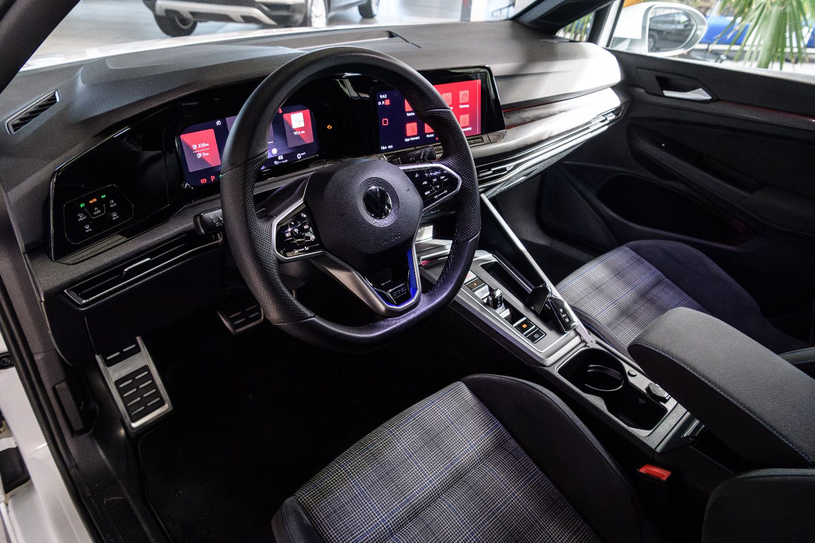 Fahrzeugabbildung Volkswagen Golf VIII Lim. GTE eHybrid +DSG+Navi+ACC