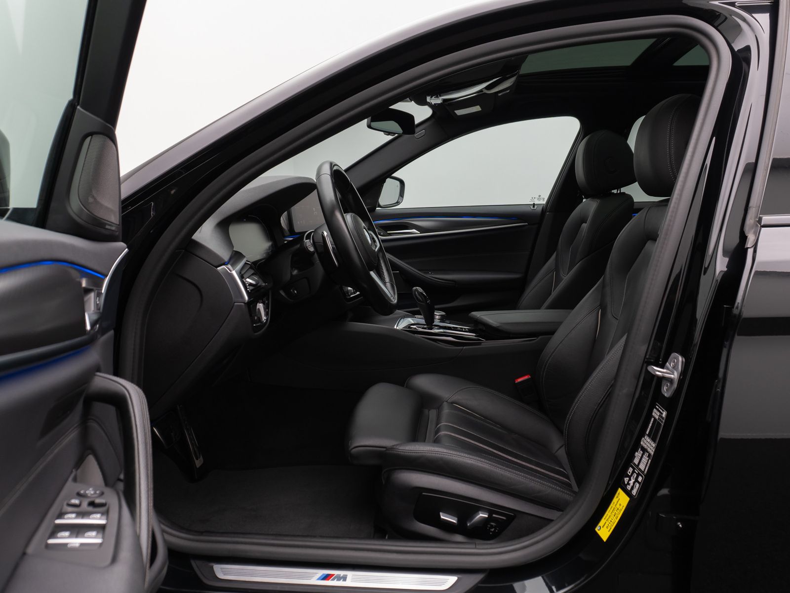 Fahrzeugabbildung BMW 520d xD M Sport Panorama Kamera DAB H/K Alarm