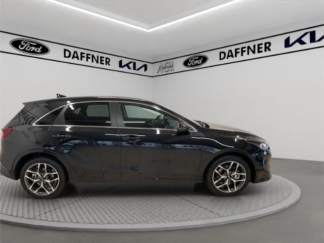 Fahrzeugabbildung Kia Ceed Ultimate Edition Navi totWinkelASS Kamera