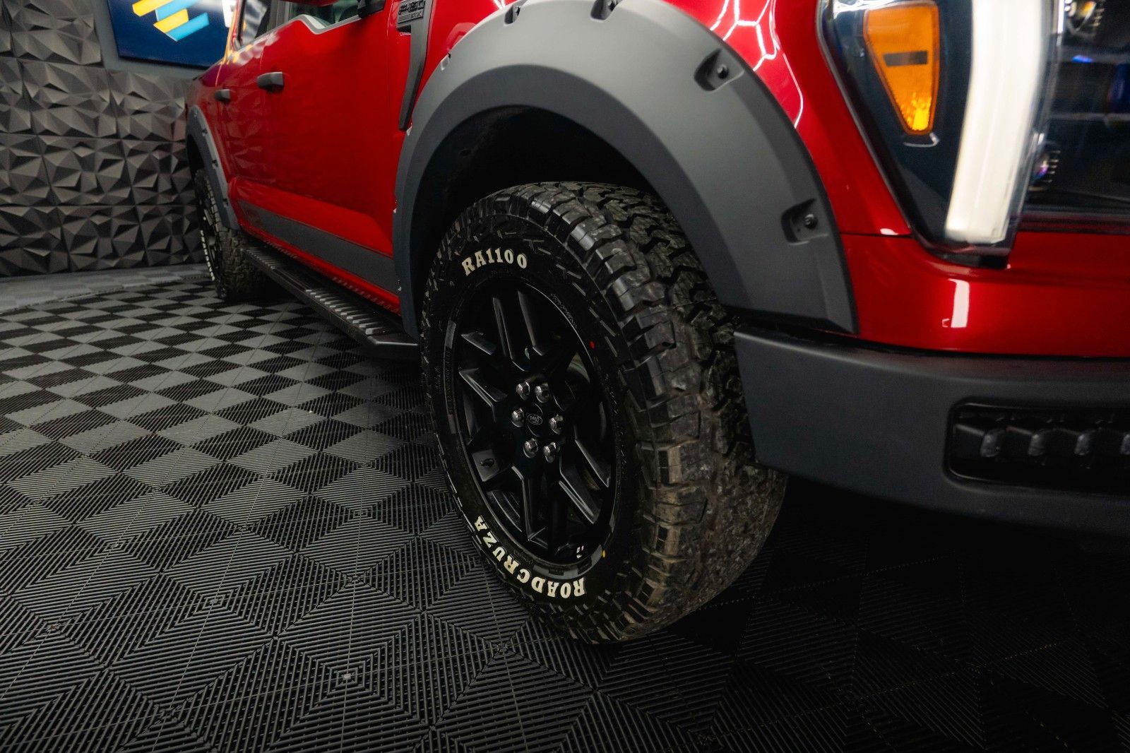 Fahrzeugabbildung Ford F150 5.0L V8 4x4 Offroad SuperCrew RAPTOR 19%