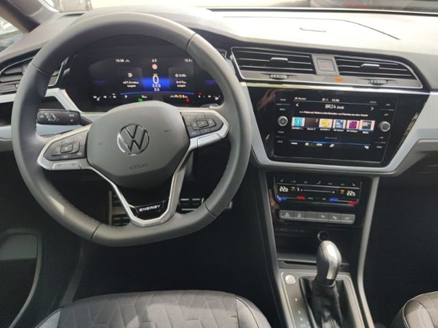 Fahrzeugabbildung Volkswagen Touran 1,5 TSI DSG 7-SITZER KAMERA KEYLESS NAVI