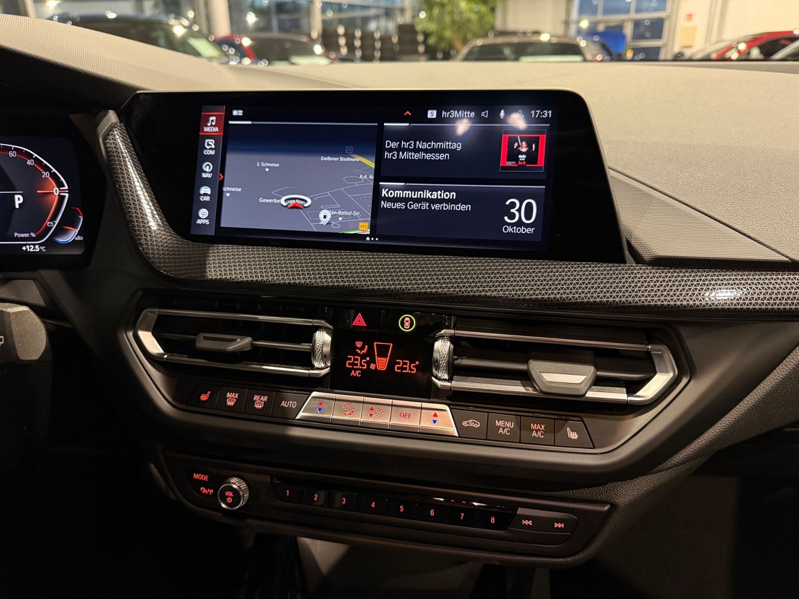 Fahrzeugabbildung BMW 120 i Advantage PANO AHK LED NAVI