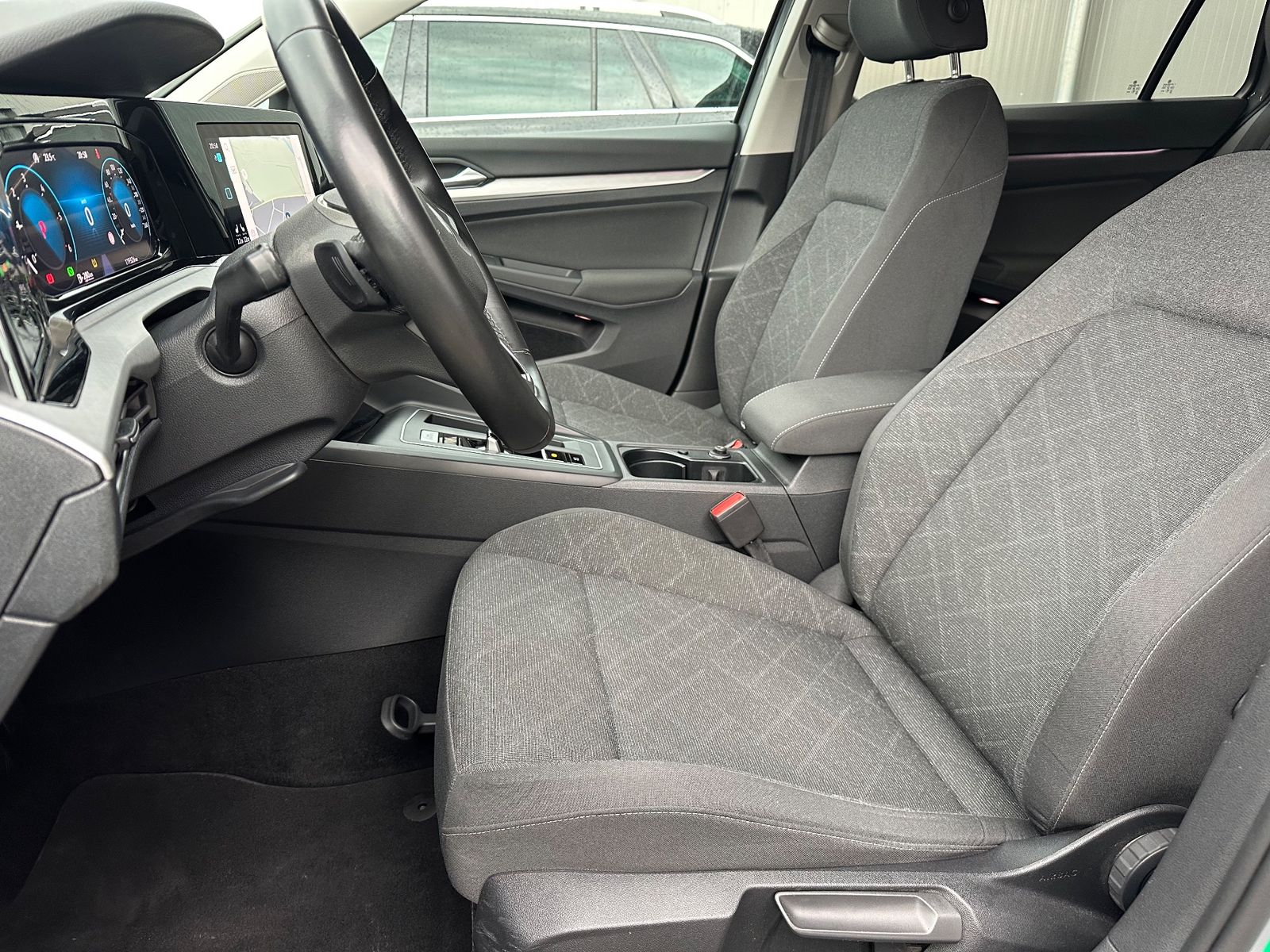 Fahrzeugabbildung Volkswagen Golf Variant 2.0 TDI DSG Life NAV+LED+AHK+ACC+VC