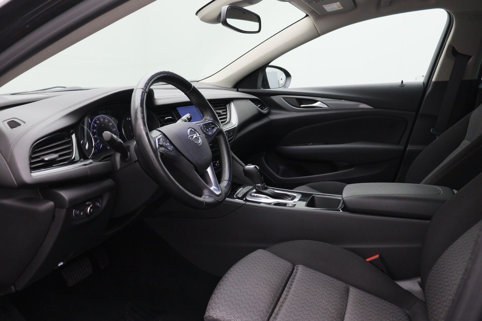 Fahrzeugabbildung Opel Insignia B 1.6 Sports Tourer Business Edition