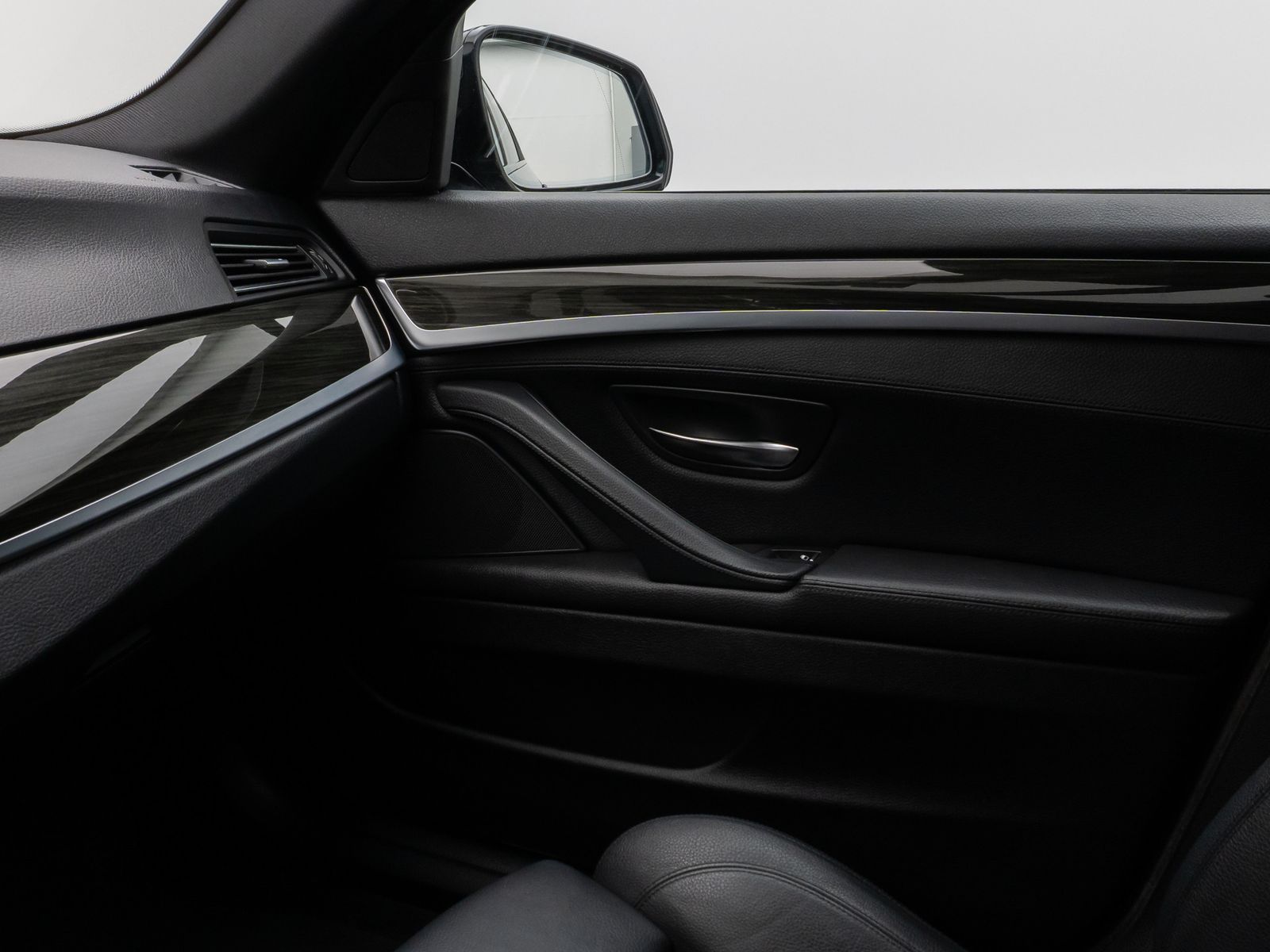 Fahrzeugabbildung BMW 525d M Sport Kamera HUD HiFi DrivingAssist LED