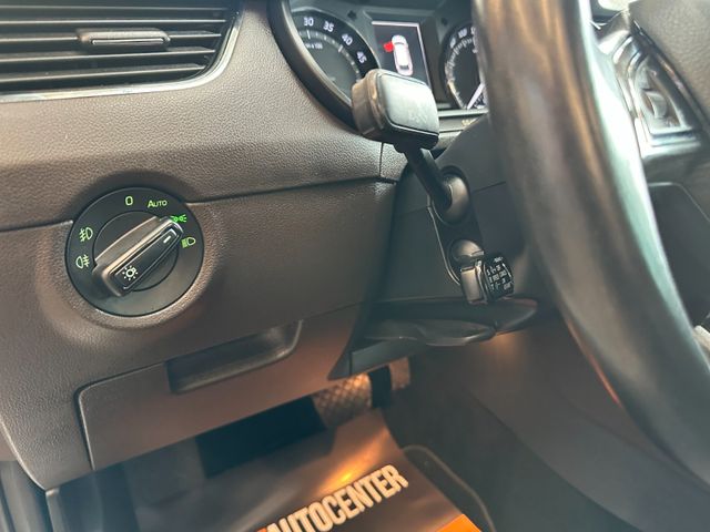 Skoda Octavia Scout*ACC*NAVI*AHK*PANO*2-Zonen*