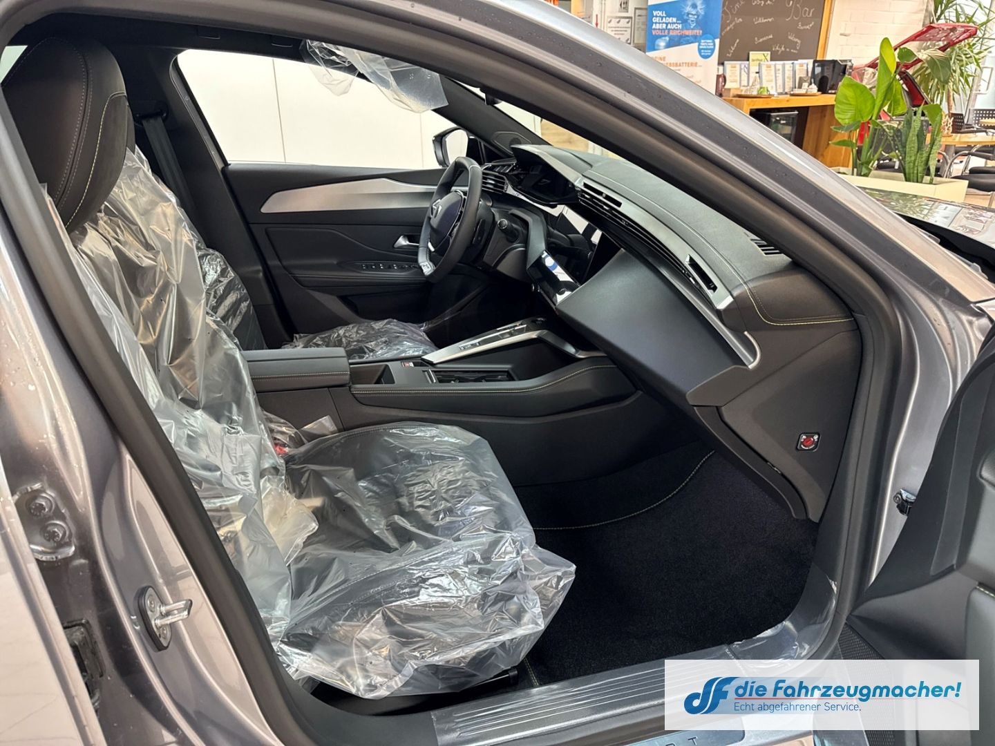 Fahrzeugabbildung Peugeot 308 SW GT Navi Digitales Cockpit Memory Sitze 36