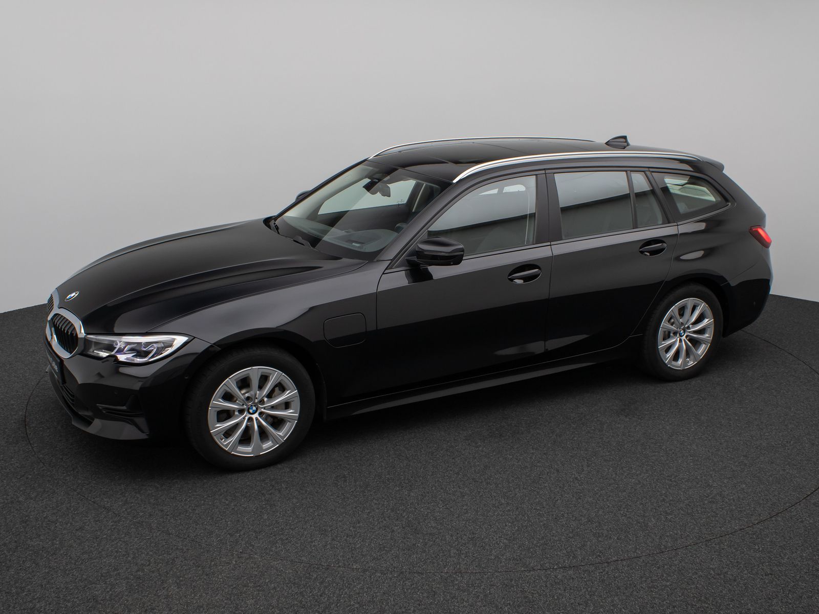 Fahrzeugabbildung BMW 330e Panorama 360° Laser HUD DAB HiFi AHK ACC