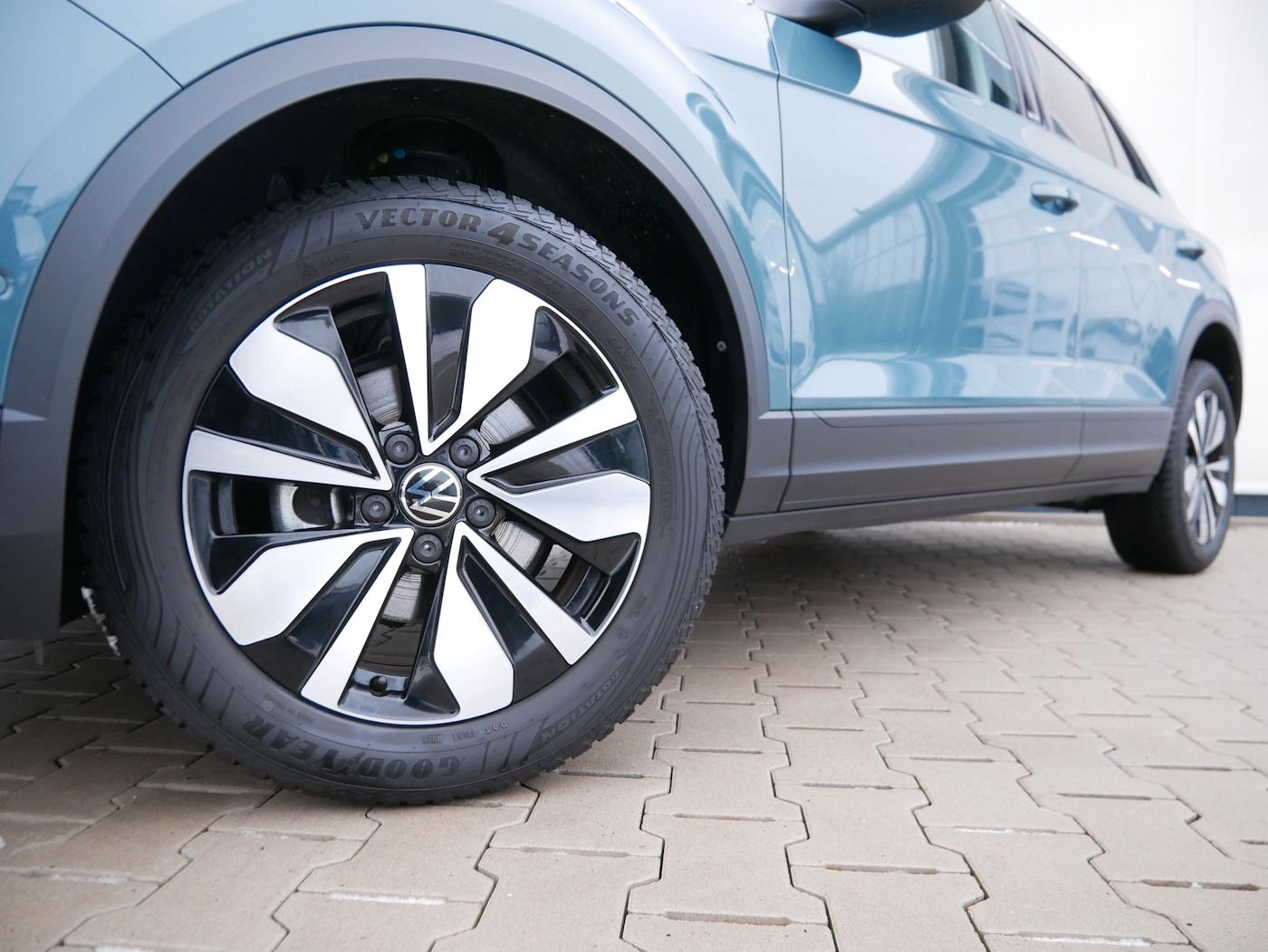 Fahrzeugabbildung Volkswagen T-Roc 1.0 TSI MOVE NEU37T AHK LED Kamera SHZ+LHZ