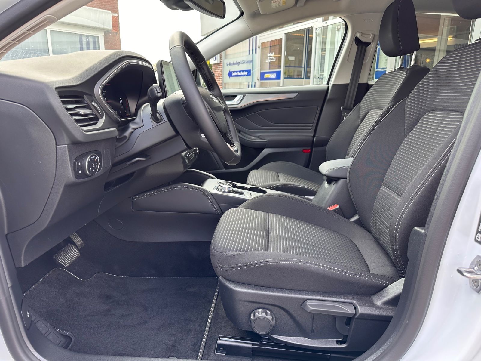 Fahrzeugabbildung Ford Focus Turnier 1.5 TDCi Titanium X Autom Navi/LED
