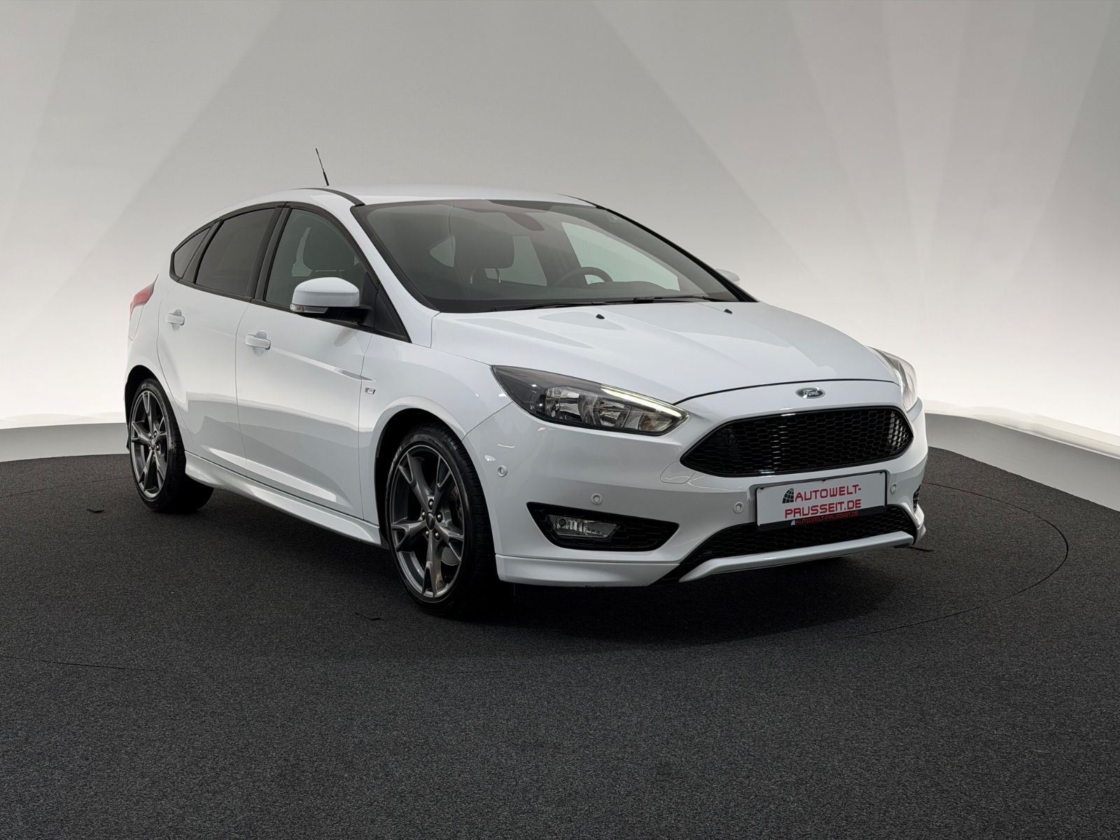 Gebrauchtwagen Ford Focus Focus Lim. 1.5 EcoBoost*ST LINE*LHZ-PDC-NAVI-SOL in Horb am Neckar