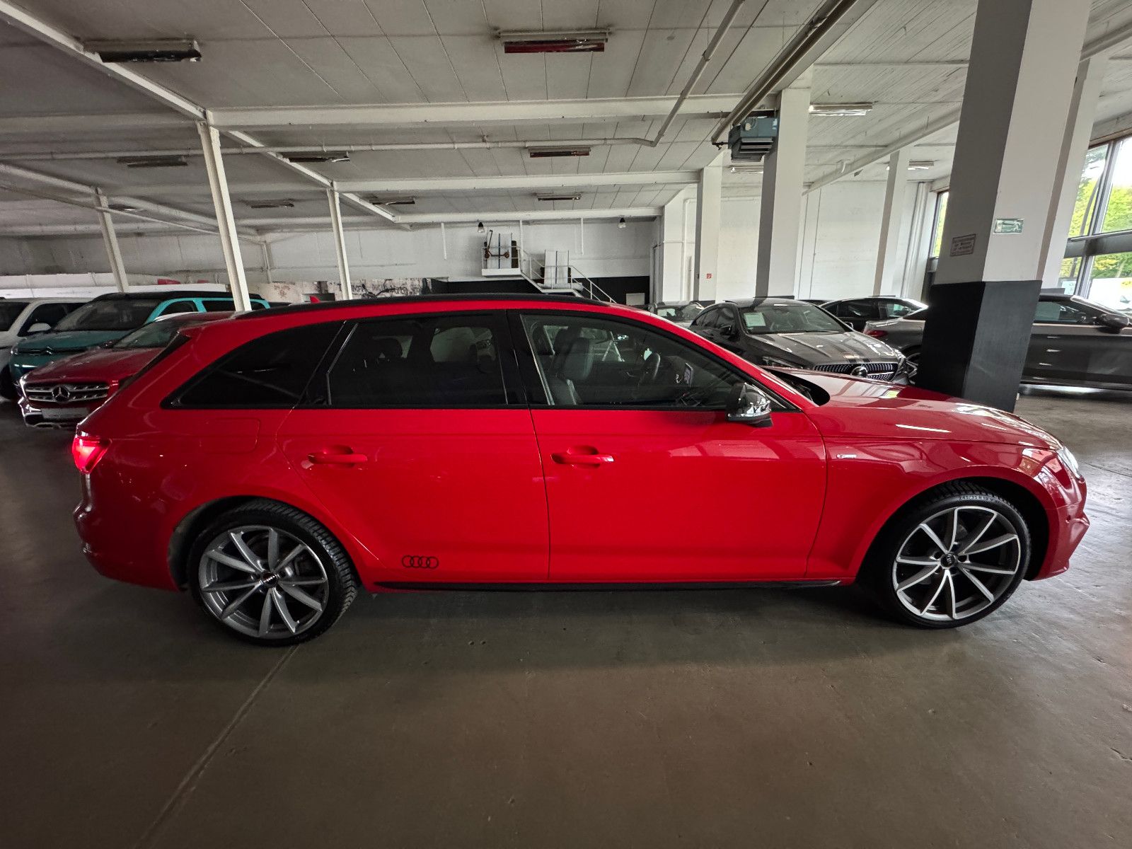 Fahrzeugabbildung Audi A4 2.0 TFSI G-TRON 3X S-LINE BLACK EDITION VOLL