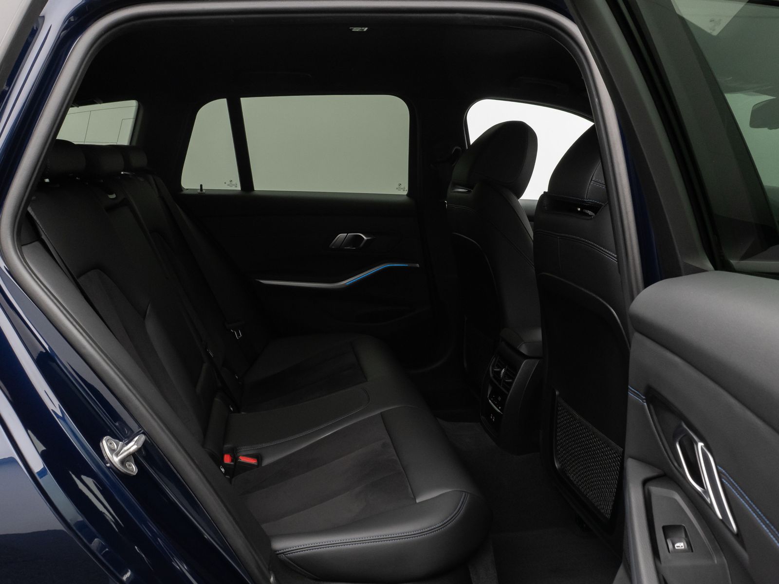 Fahrzeugabbildung BMW 330e  M Sport Laser Kamera HUD DAB HiFi Komfort